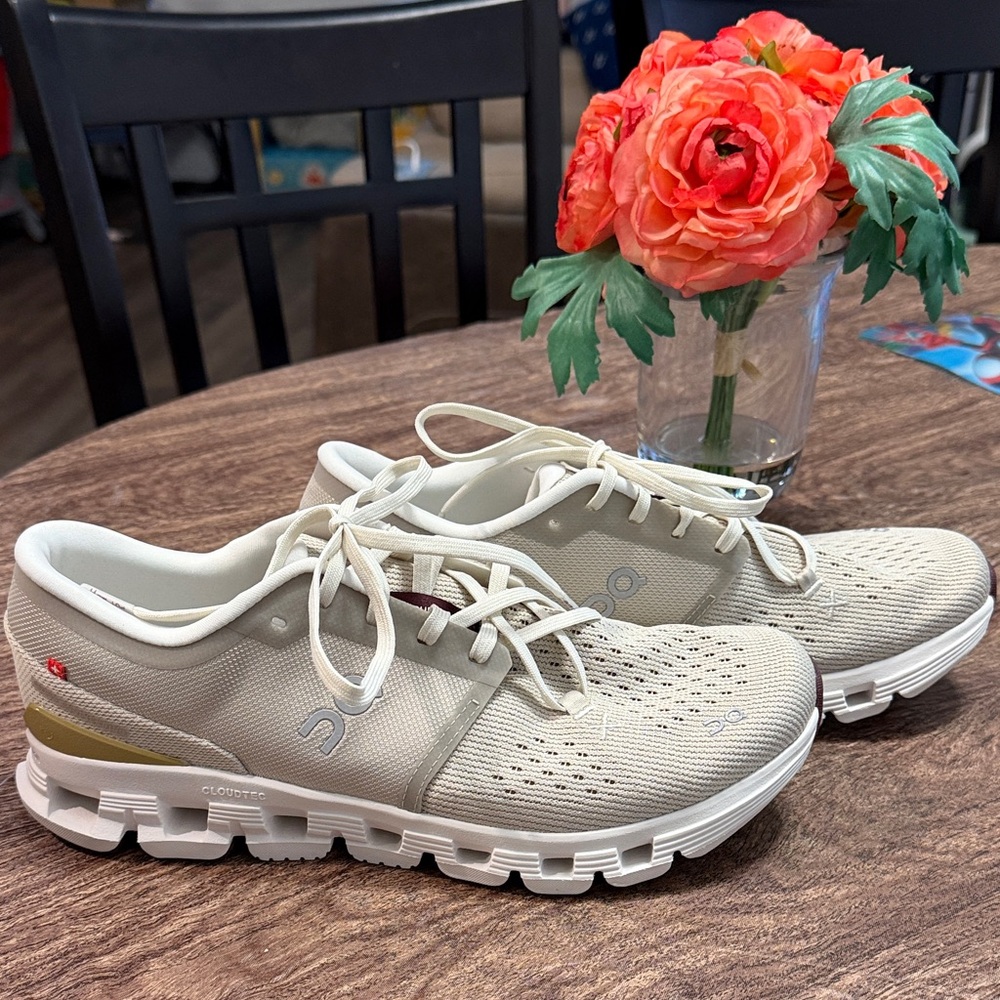 Light Beige OC Athletic Sneakers  
Men’s 8.5 or Women’s 9-9.5